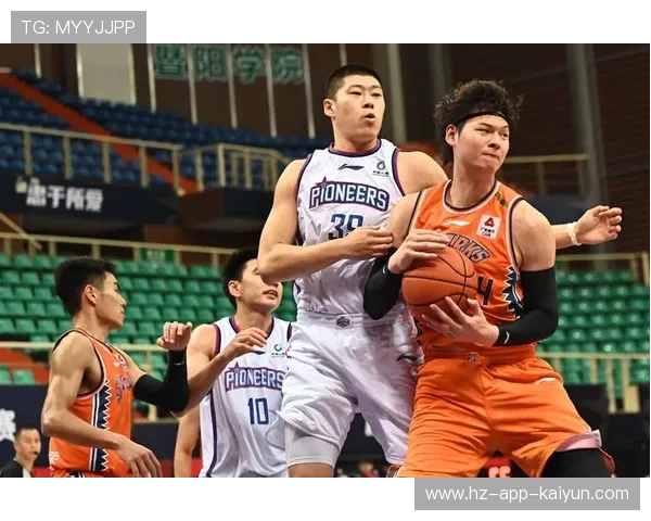 上海久事半场领先福建浔兴，弗格三分球7投5中